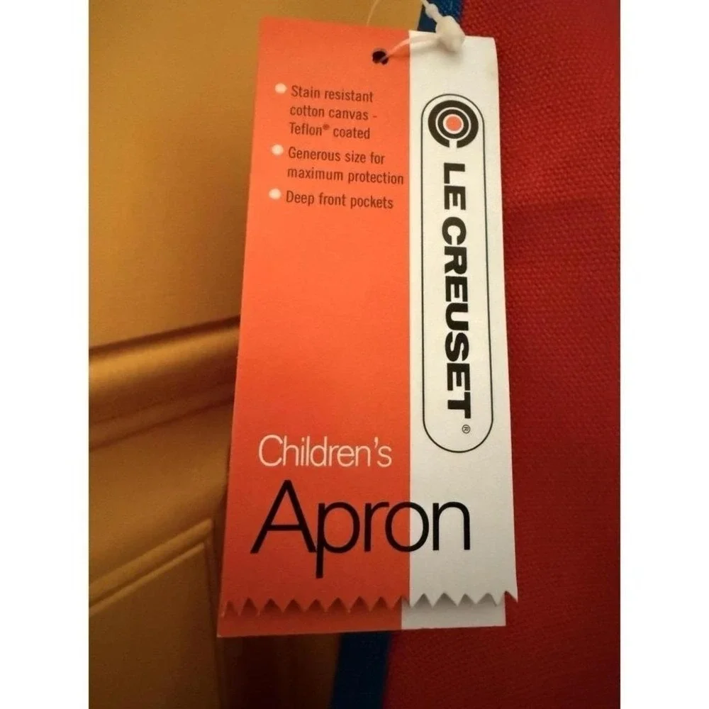 Le Creuset Kids Junior Apron Red Little Chef Petit Adjustable One Size NWT Rare